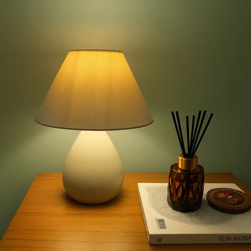 Abajur de Mesa em Cerâmica e Tecido Bivolt - Casas Gael