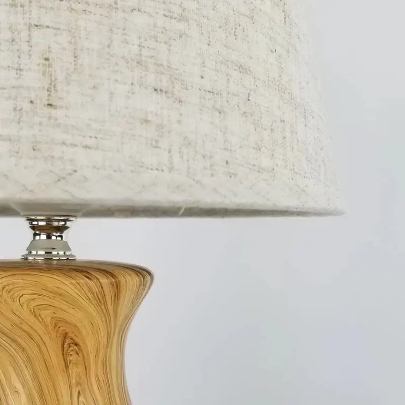 Abajur de Mesa em Cerâmica Efeito Madeira - Casas Gael