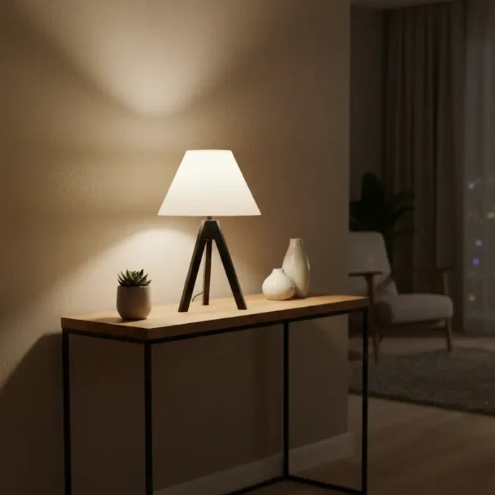 Abajur de Mesa em Madeira Tripé para Quarto - Casas Gael