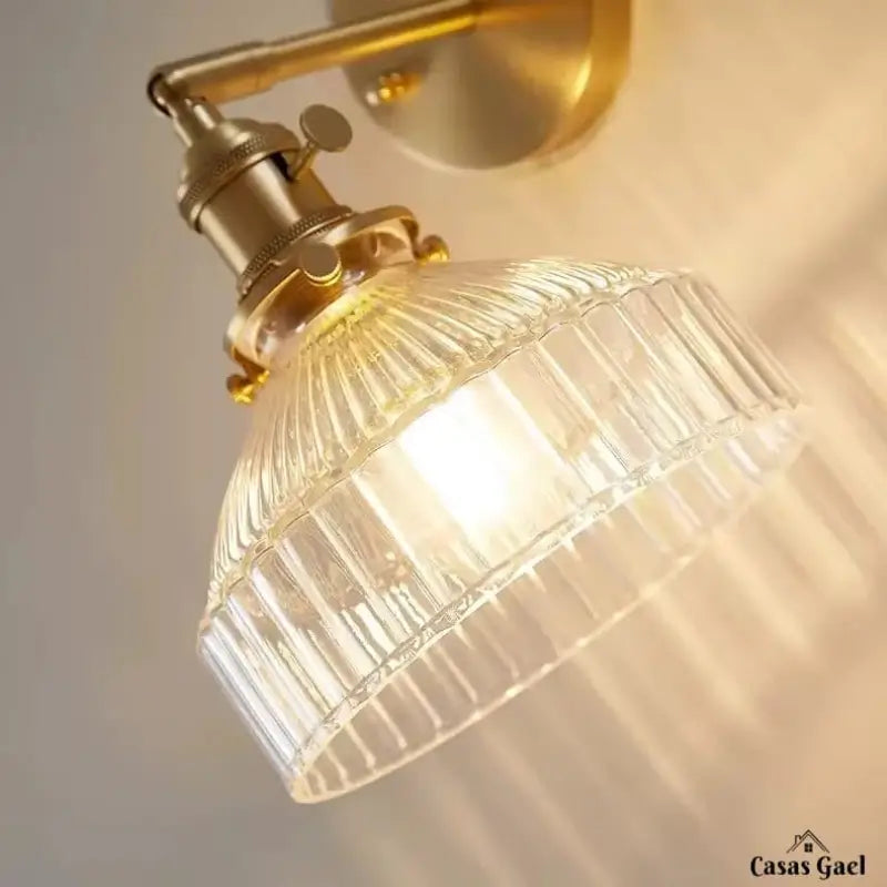 Arandela de Parede Sofisticada Dourada em Vidro - Casas Gael