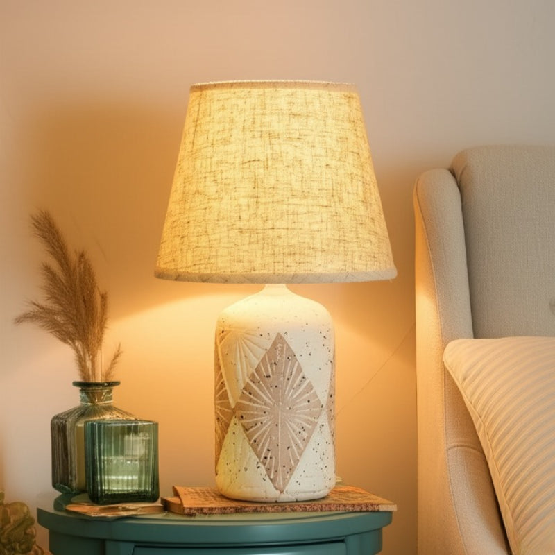 Abajur de Mesa em Cerâmica com Cúpula de Linho - Casas Gael