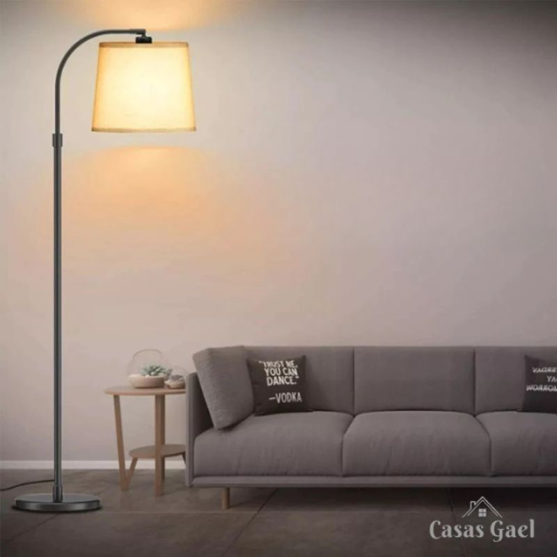 Luminária de Chão Ajustável com Cúpula em Linho - Casas Gael