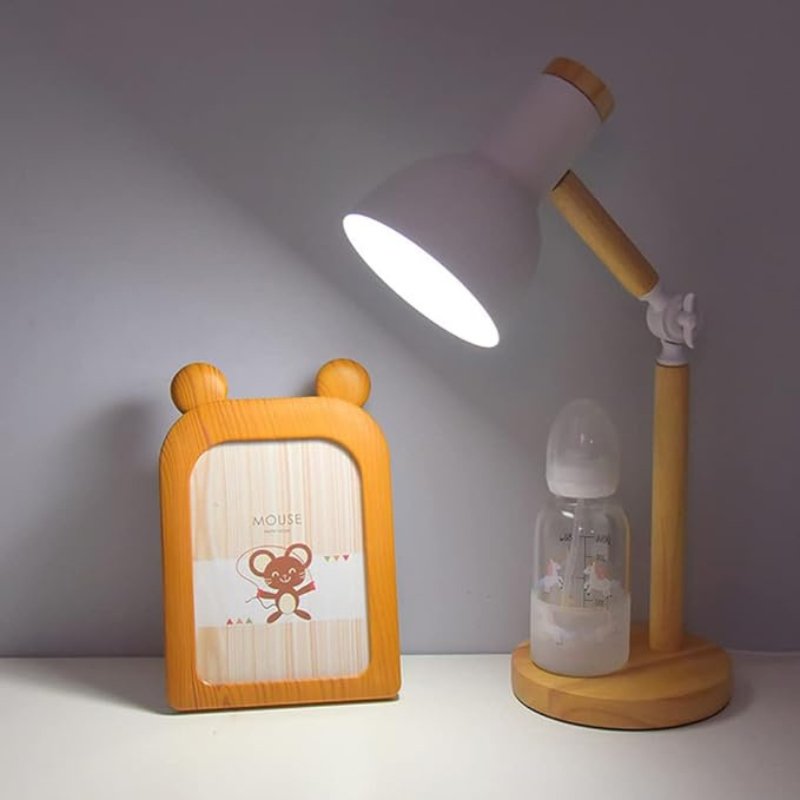 Luminária de Mesa Articulada Acabamento em Madeira - Casas Gael