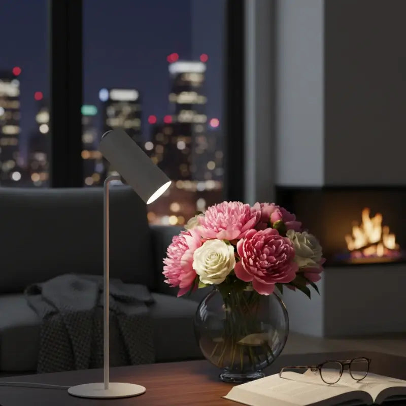 Luminária de Mesa Led Ajustável USB - Casas Gael