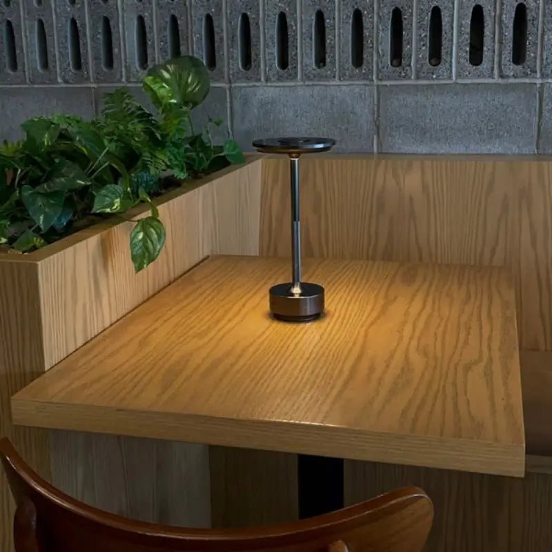 Luminária de Mesa Sem Fio