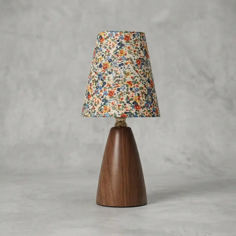 Abajur de Mesa Cúpula de Tecido Floral Clássico - Casas Gael