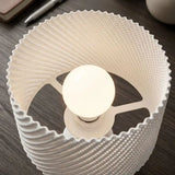 Abajur de Mesa Texturizado com Cúpula Estilo Crochê para Quarto - Casas Gael