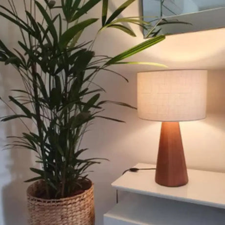 Abajur de Mesa Wooden Cúpula de Linho - Casas Gael