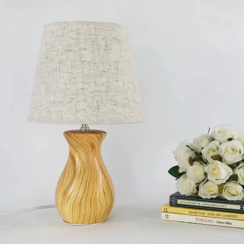 Abajur de Mesa em Cerâmica Efeito Madeira  - Casas Gael