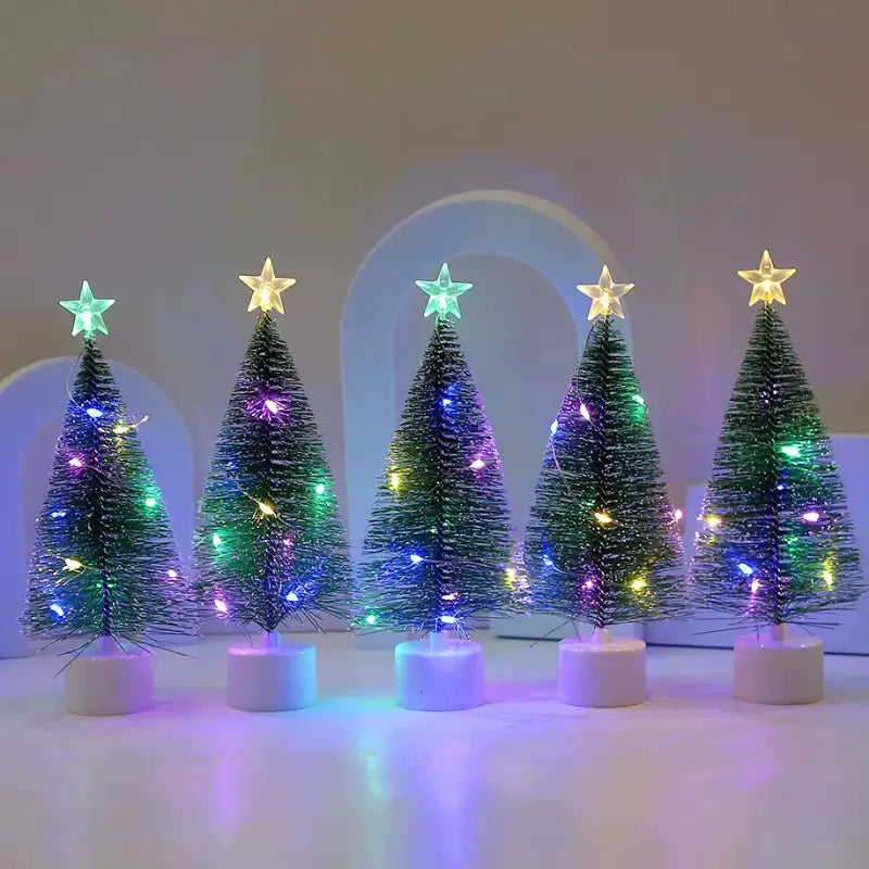 Enfeite de Natal Mini Árvore com LED - Casas Gael